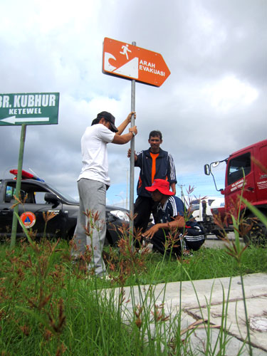 Pemasangan Rambu Evakuasi di Gianyar